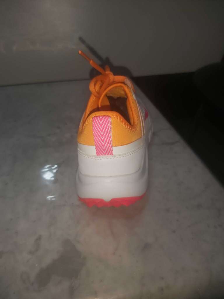 Chaussures de sport fille femme Nike taille 39 importés d'origine 