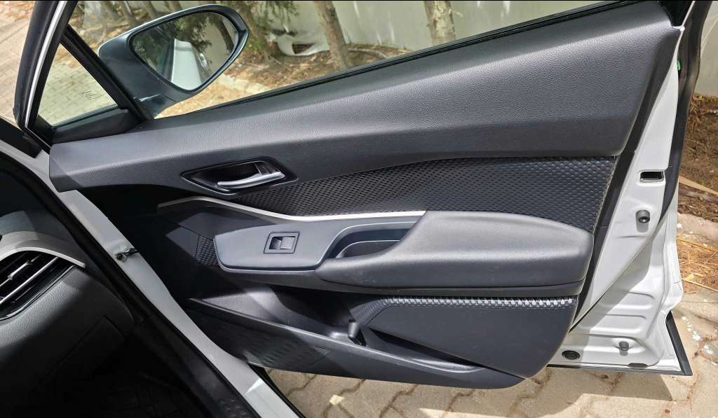 🚘 Toyota Chr 2023/5  30.000km 🚘
          🔁 on accepte l échange des voitures
       

