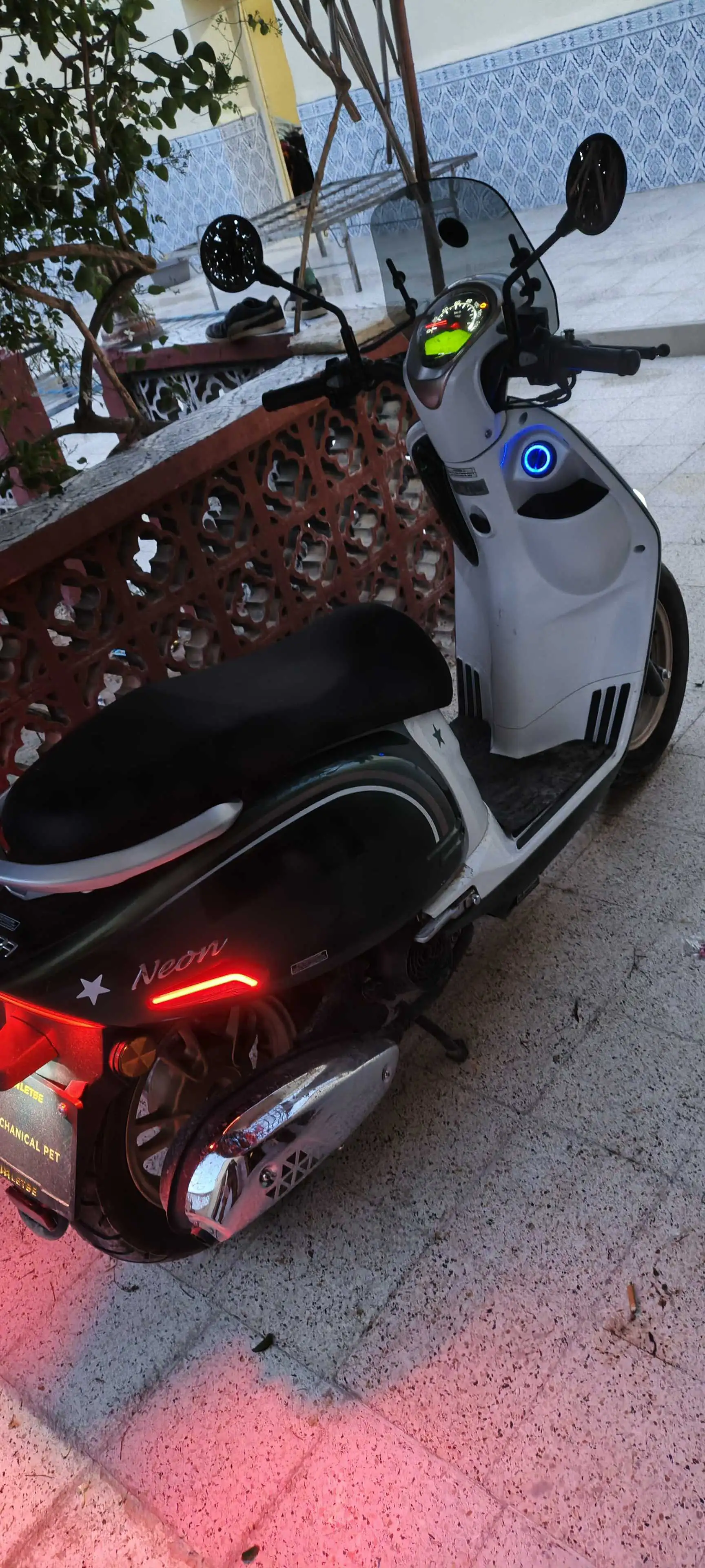 Vespa letbe neon 125