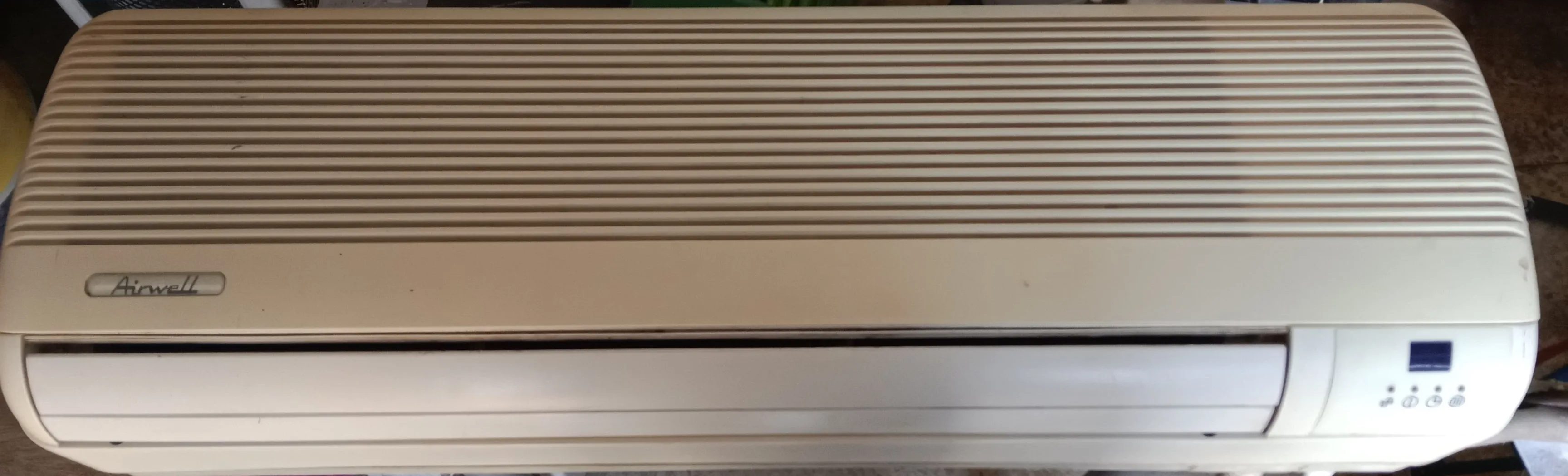 Climatiseur AIRWELL 9000 BTU ; état neuf avec support ; livré ; Installé et Garantie 2 ans 