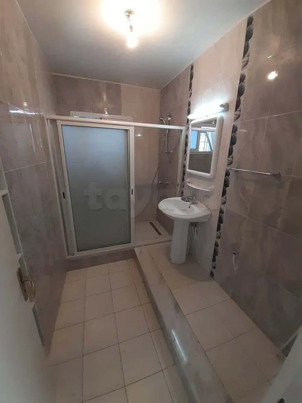 un appartement s+2 au rdc a louer situé a cité olympique en face kiosque agil