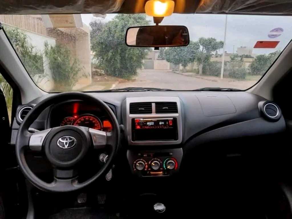 TOYOTA AYGO PREMIÈRE MAIN EN TRÈS BON ÉTAT 
