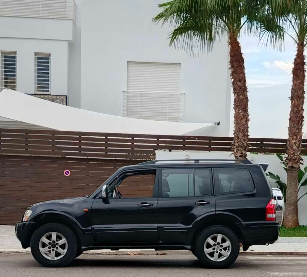 đ MITSUBISHI PAJERO 3.2 DI-D