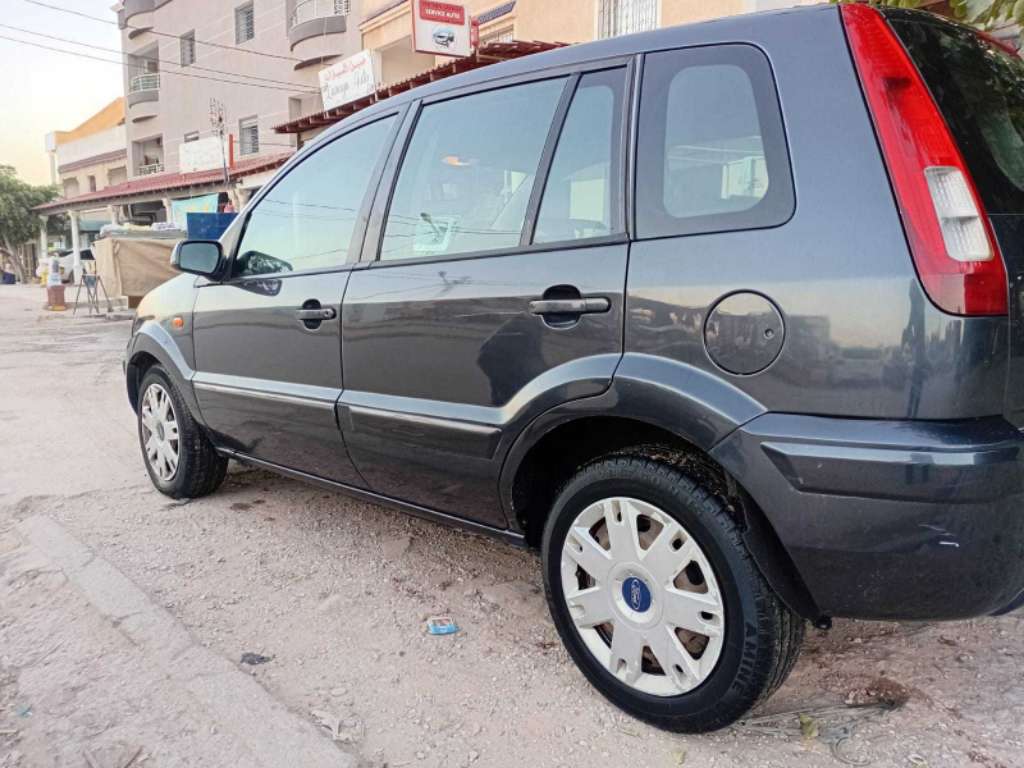Ford fusion tout options etait neuf