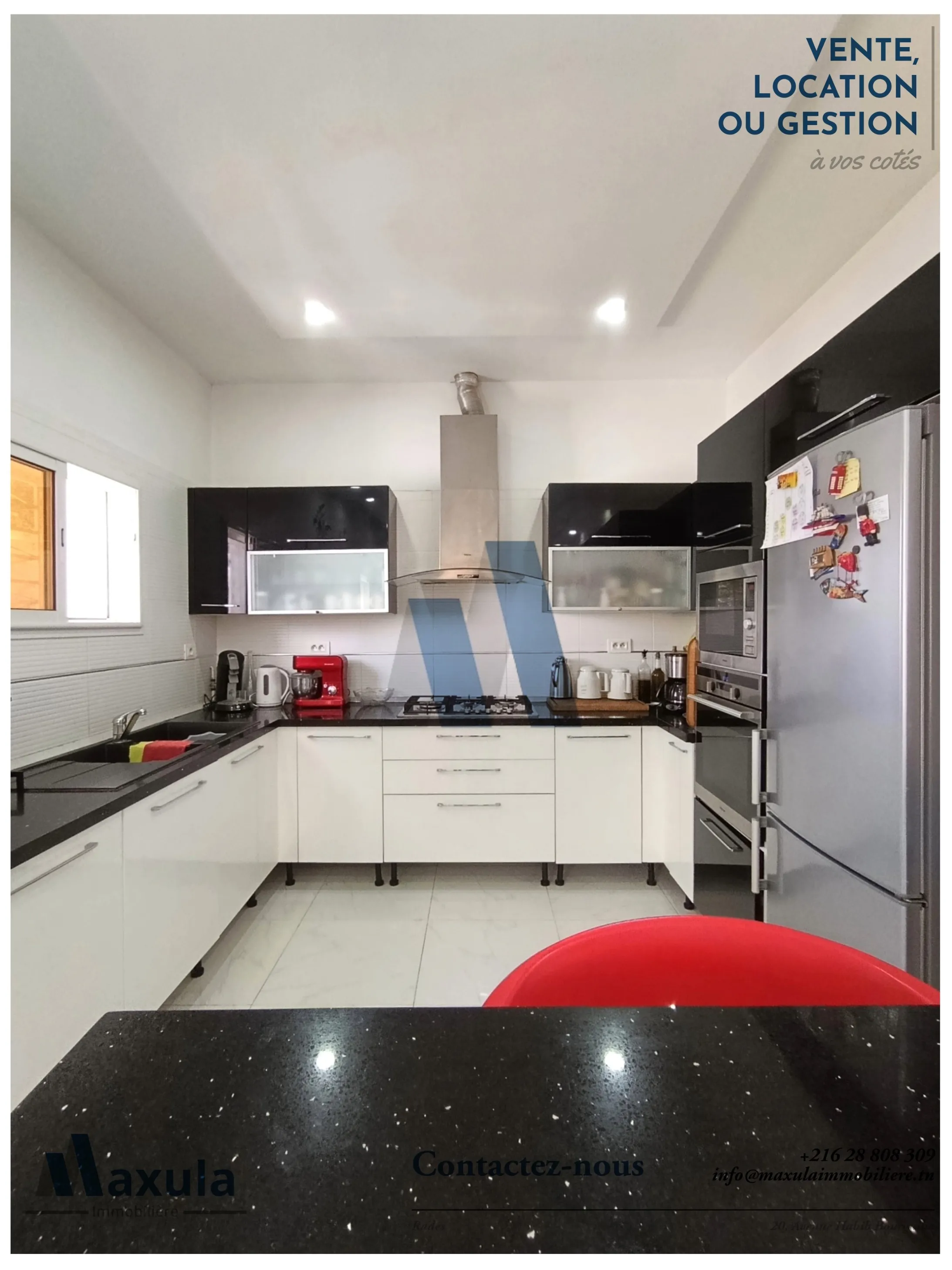 À VENDRE ÉTAGE DE VILLA EN RDC INDÉPENDANT EN PLEIN COEUR DE RADES