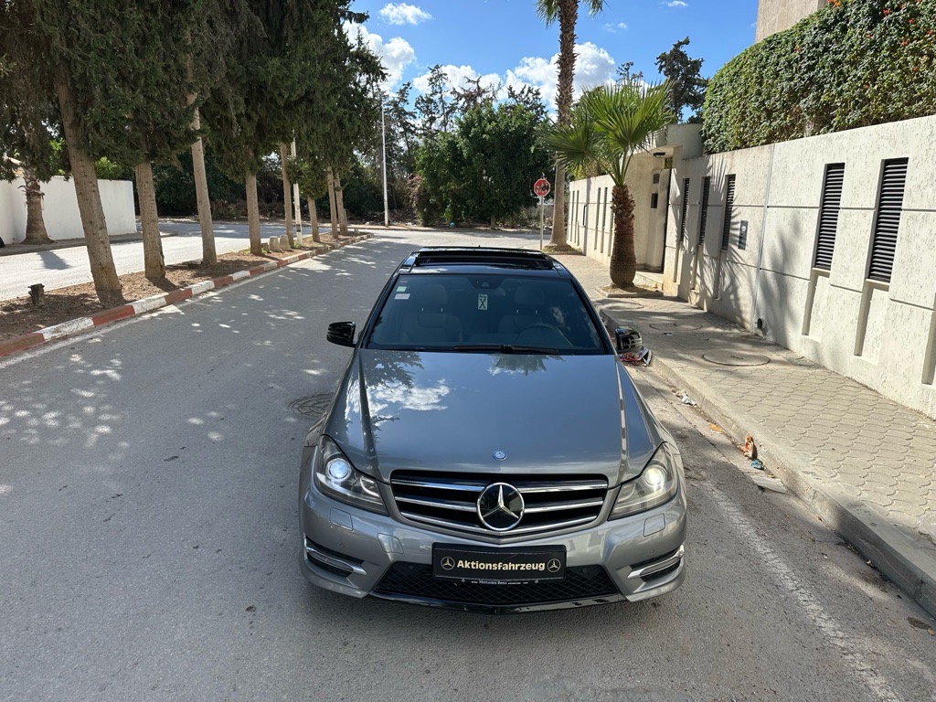 Mercedes c180 restyle phase 2 kit Amg pack night etat neuf 