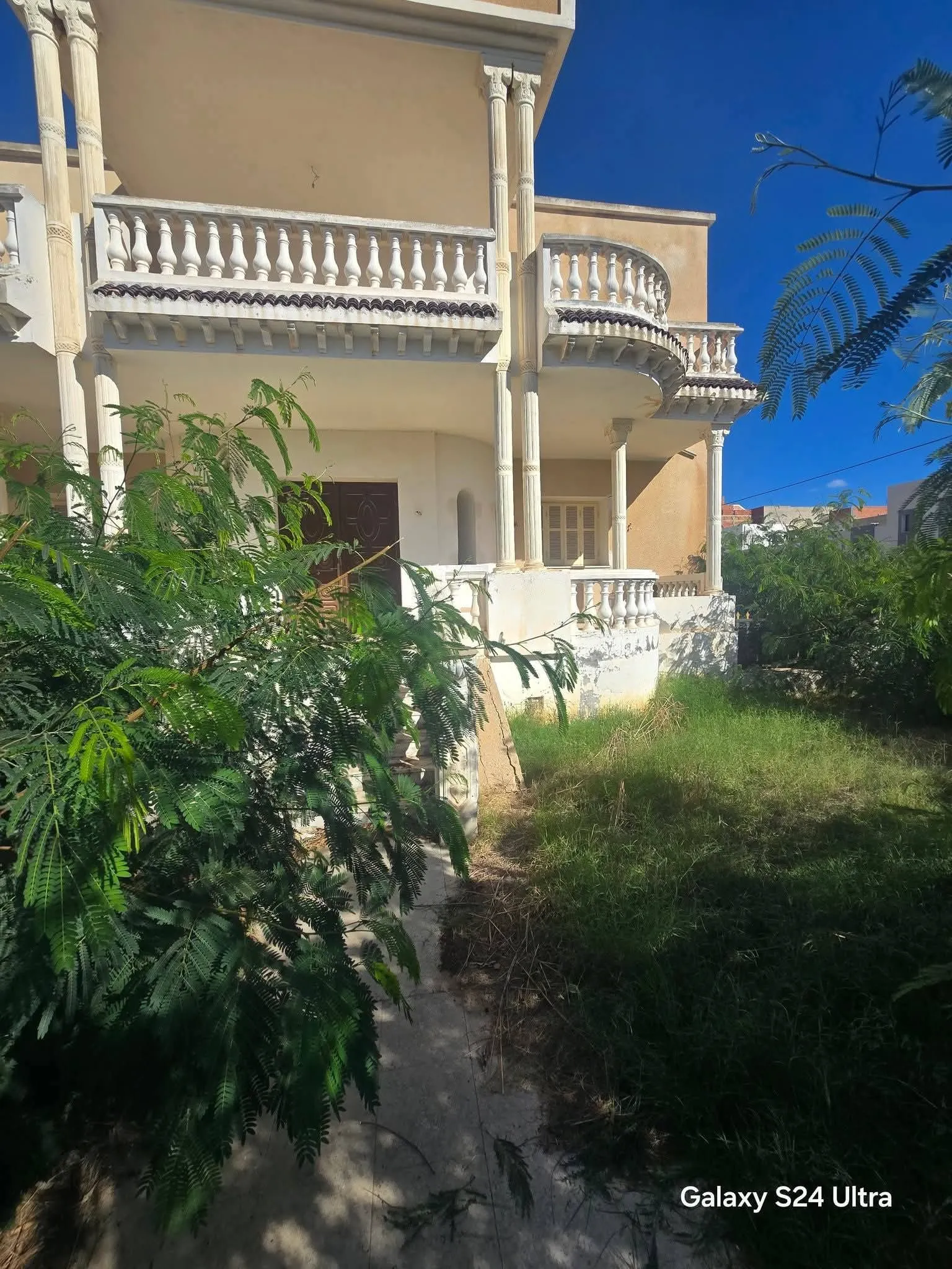Opportunité R+6 Villa 1100 m2 route touristique Kantaoui  