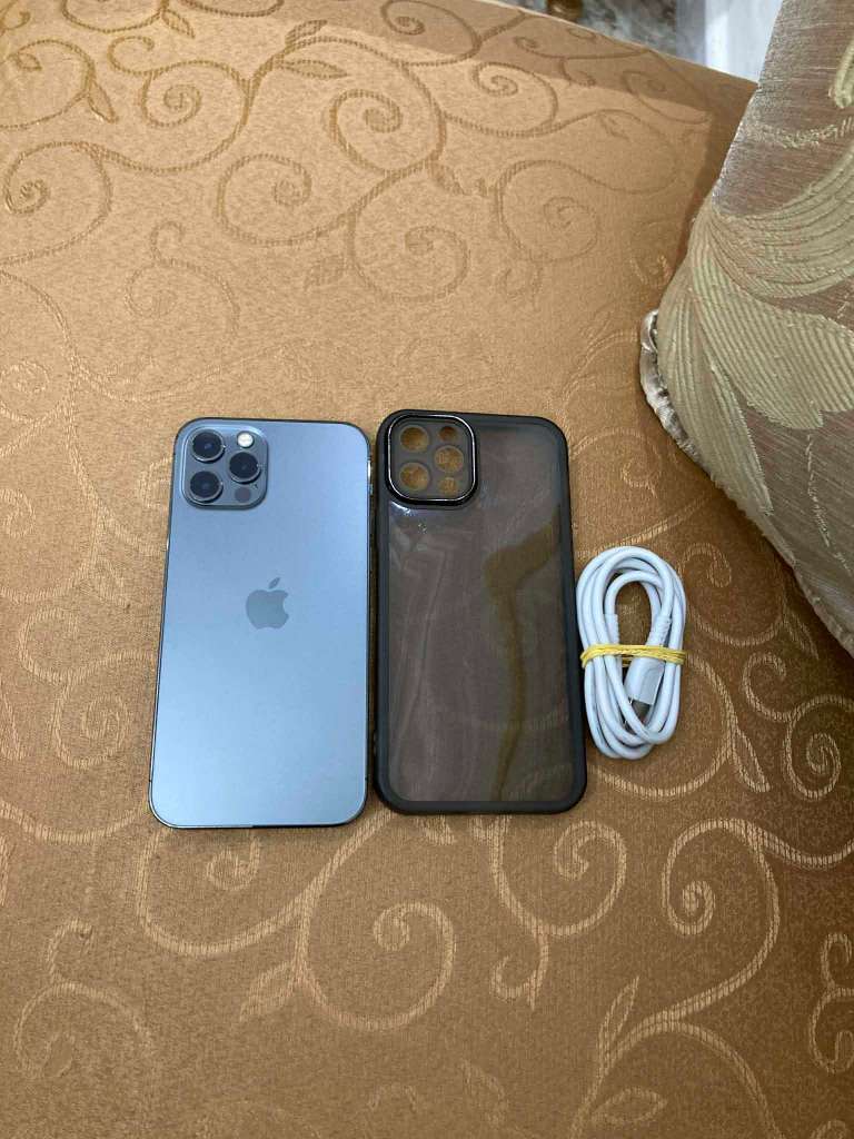 Iphone 12 pro jamais reparé