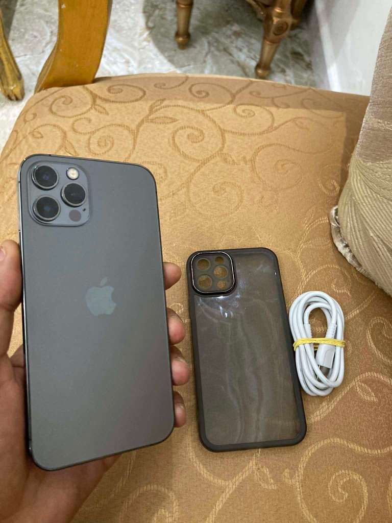 Iphone 12 pro jamais reparé