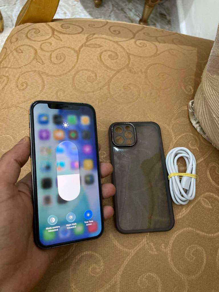 Iphone 12 pro jamais reparé