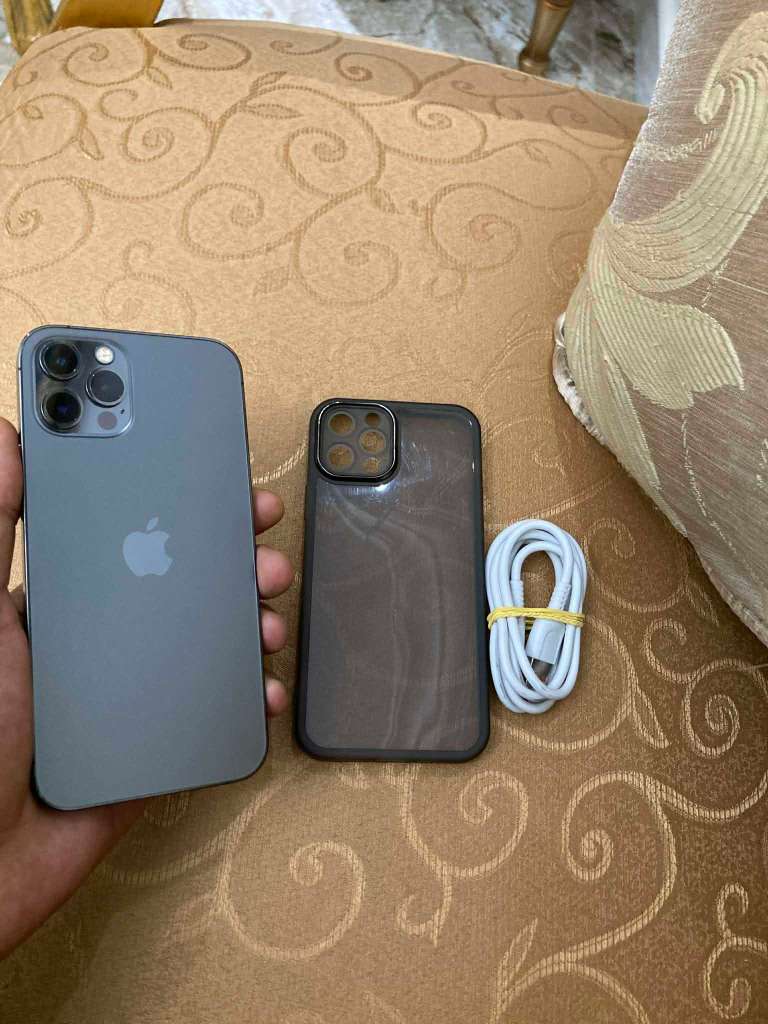 Iphone 12 pro jamais reparé