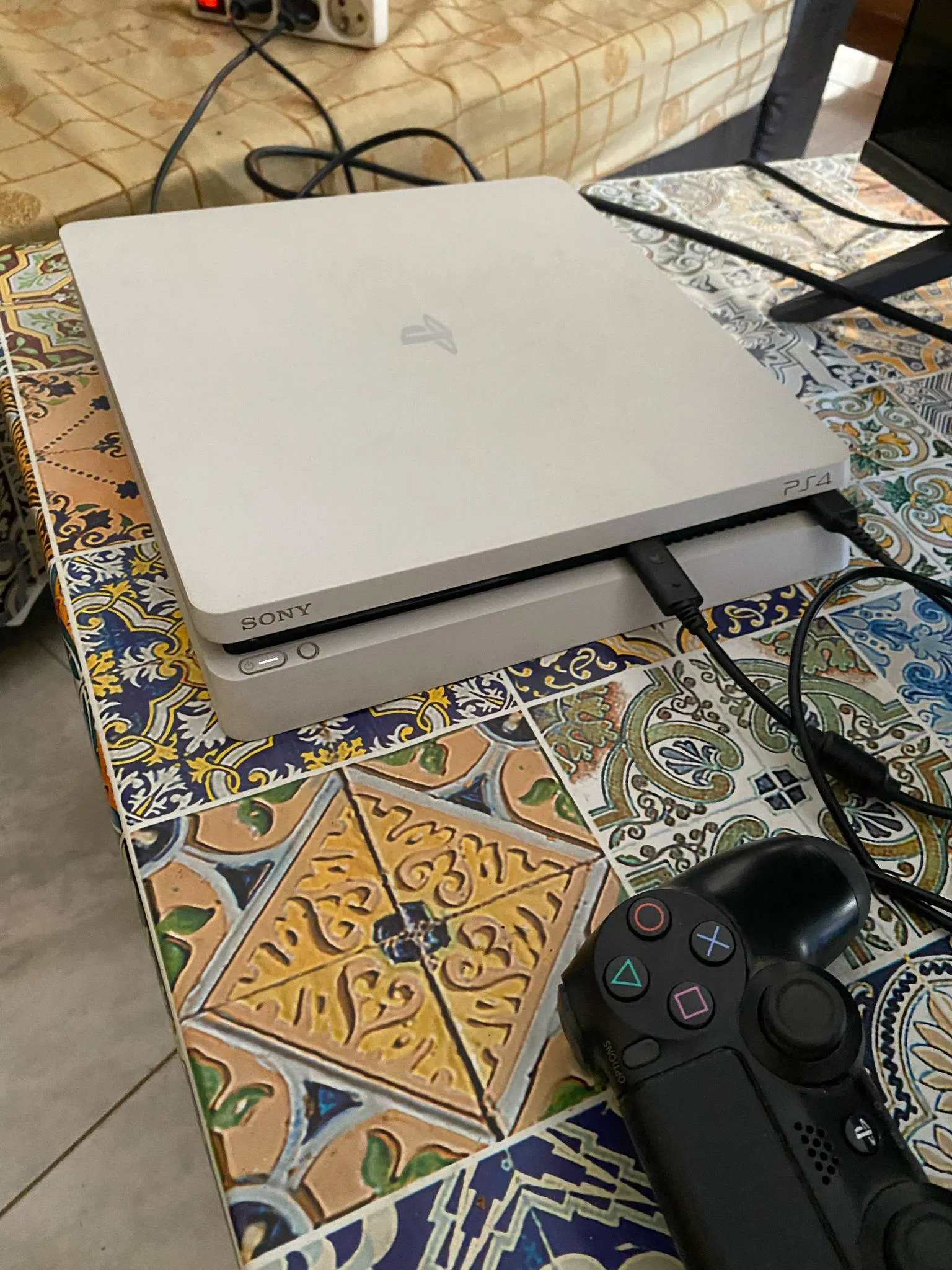 PlayStation 4 slim blanc patchée ♥