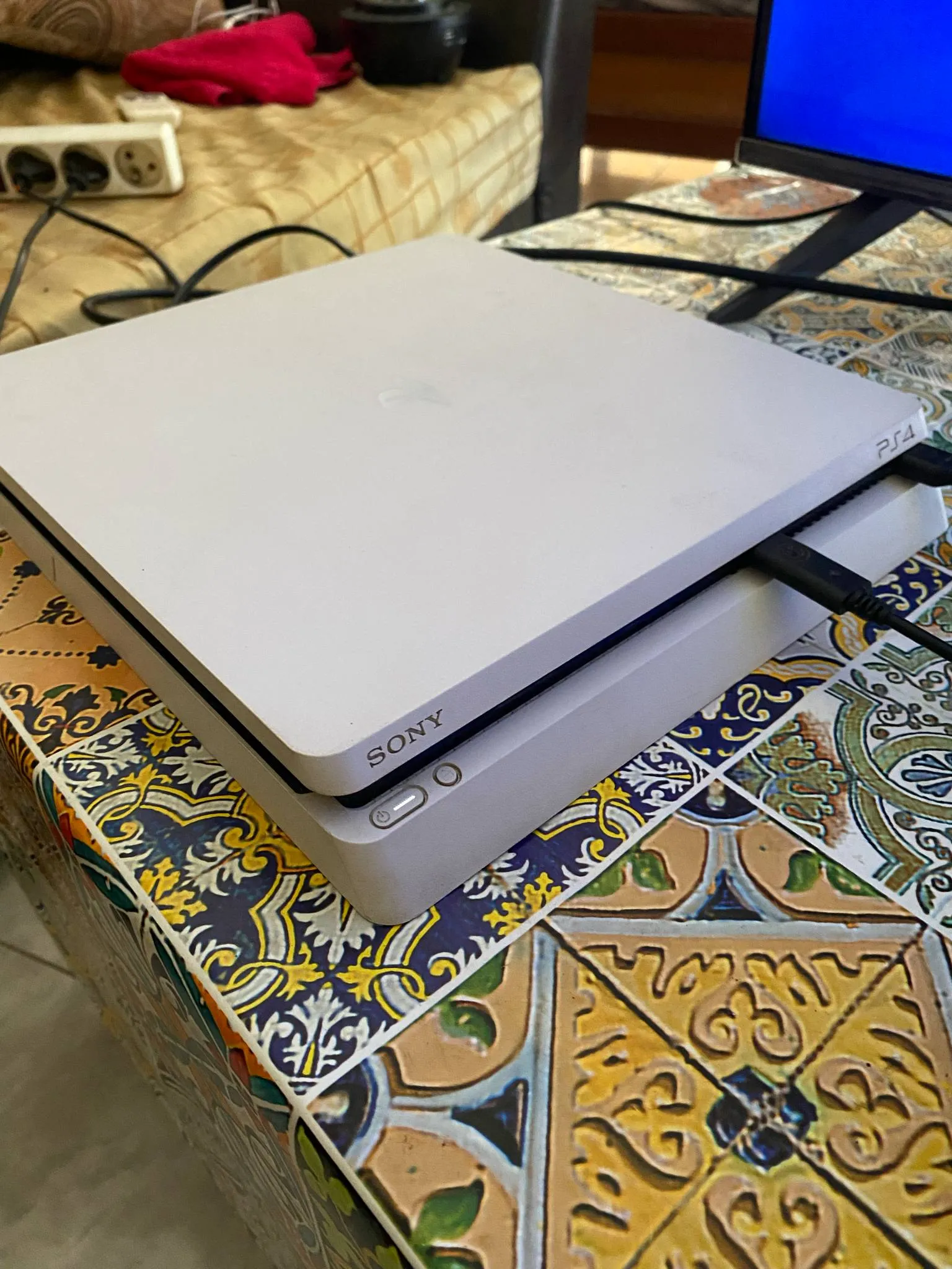 PlayStation 4 slim blanc patchée ♥