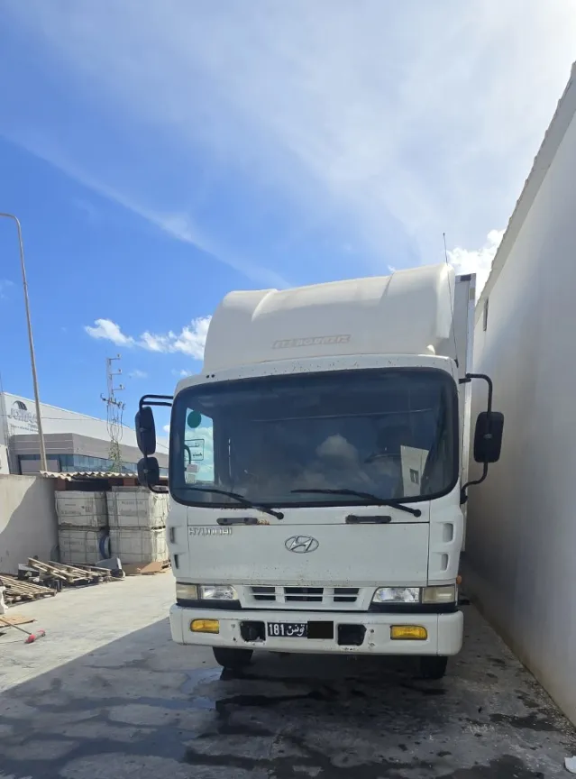 camion poids lourds hyundai annee 2015
