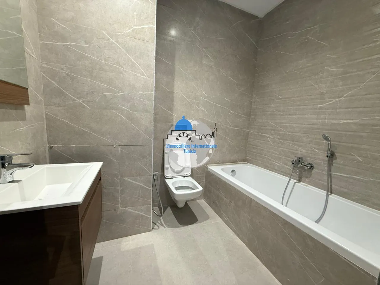 A vendre un appartement S+2 au Rez-de-chaussée de 120 m² à une résidence d'exception  R+4 à Sahloul 4 