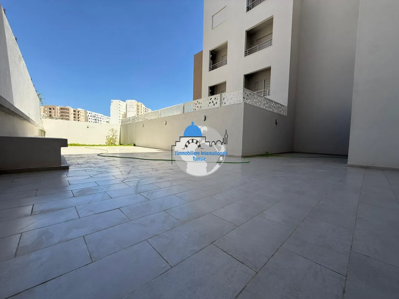 A vendre un appartement S+2 au Rez-de-chaussée de 120 m² à une résidence d'exception  R+4 à Sahloul 4 