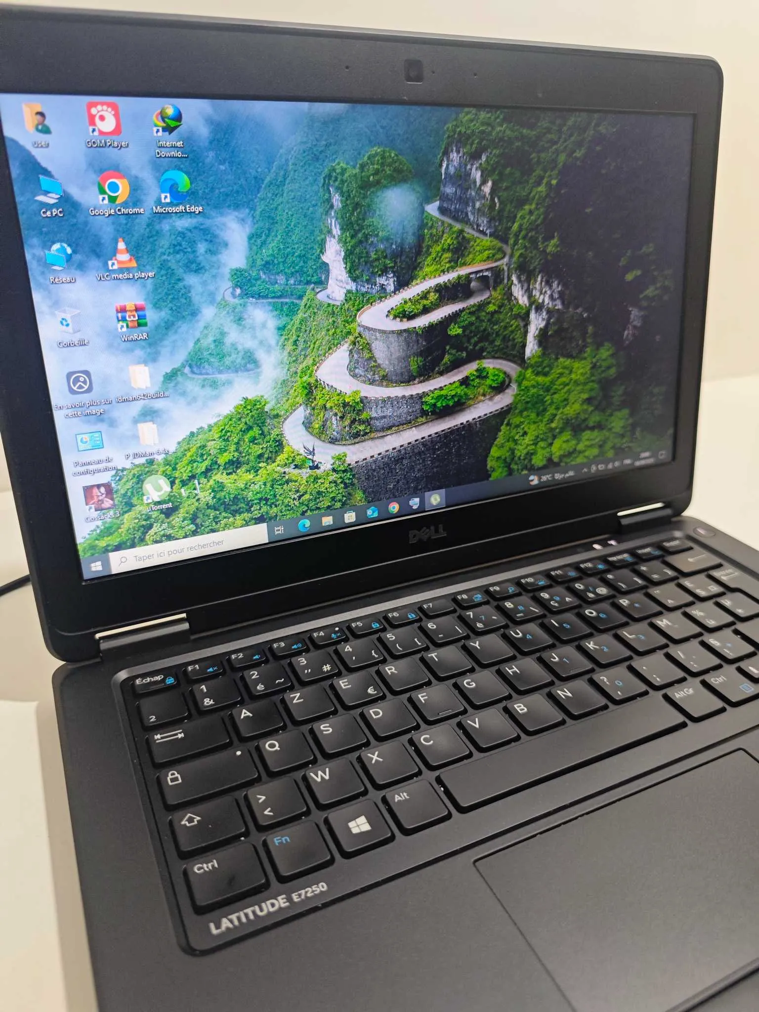 DELL LATITUDE e7250 - CHAMPION D'AUTONOMIE CONFIGURATION ! Processeur: Intel Core i5-5300U RAM: 8 Go