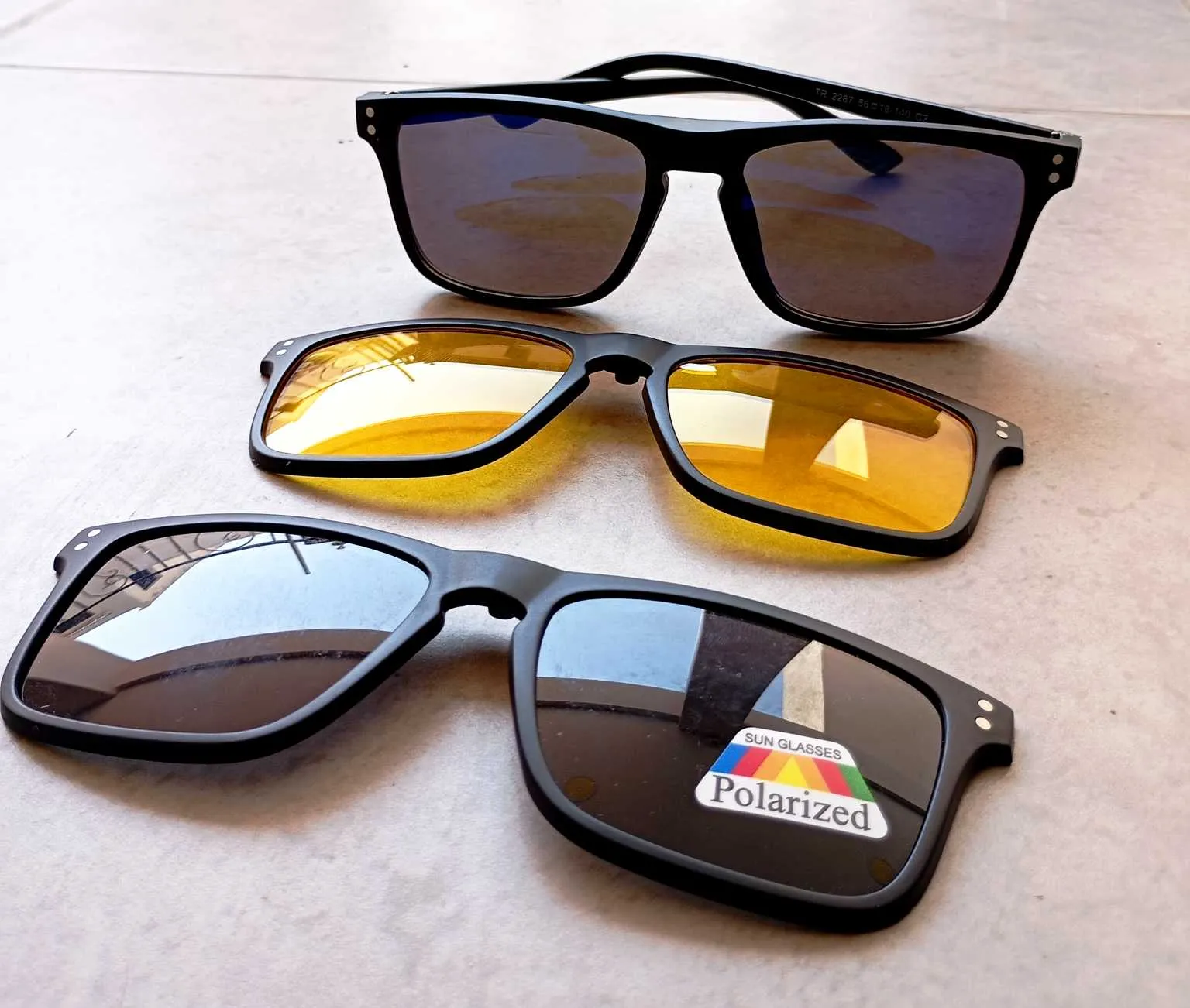 Lunette avec 3 appliques solaires ☀️