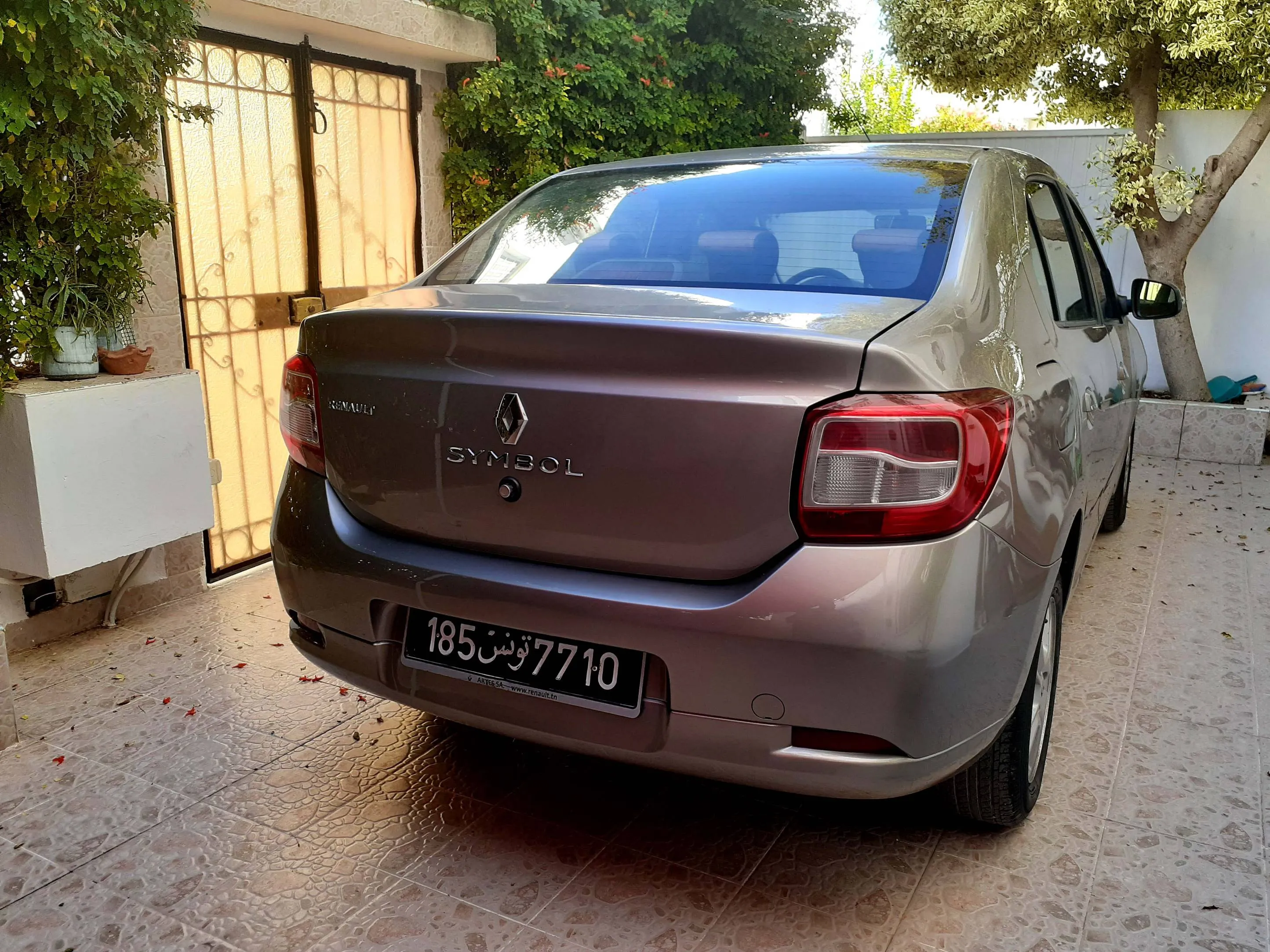 Renault symbol Élégance première main tu 185