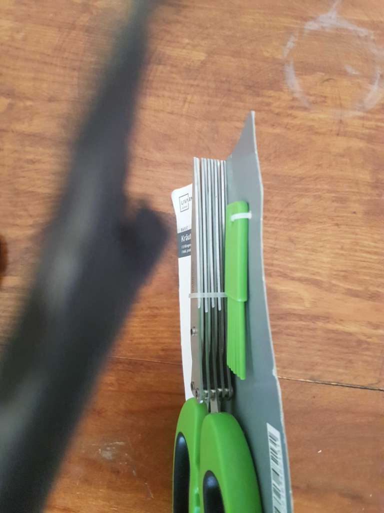 Ciseaux a herbe importer neuf