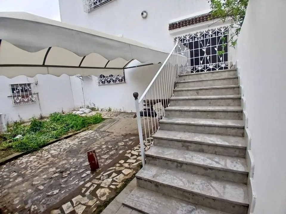 jolie étage de villa s3 a louer