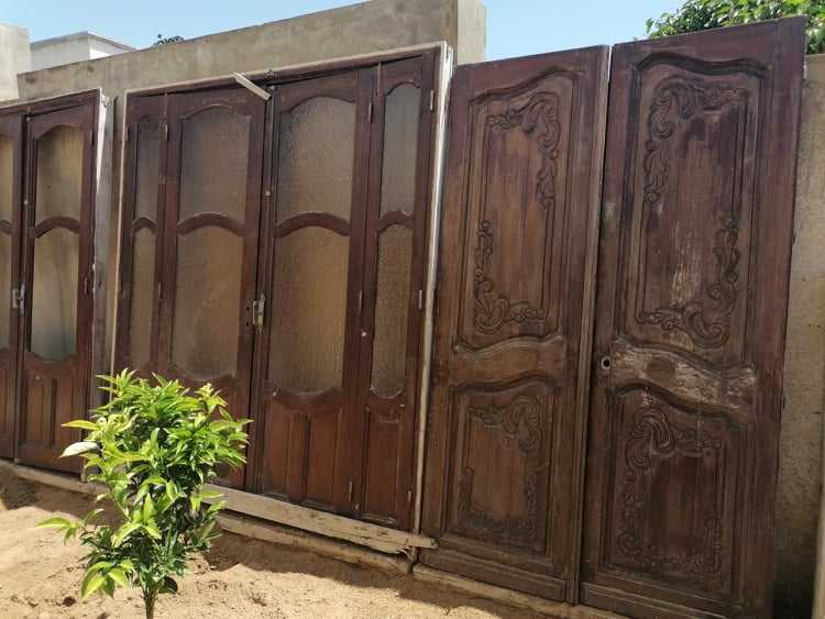 Portes fenêtres en sapin vernis 