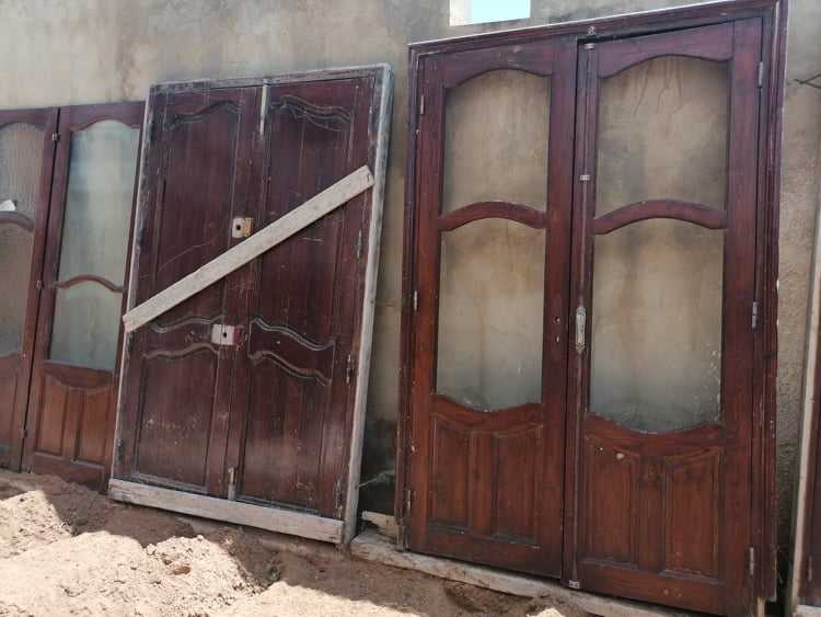 Portes fenêtres en sapin vernis 