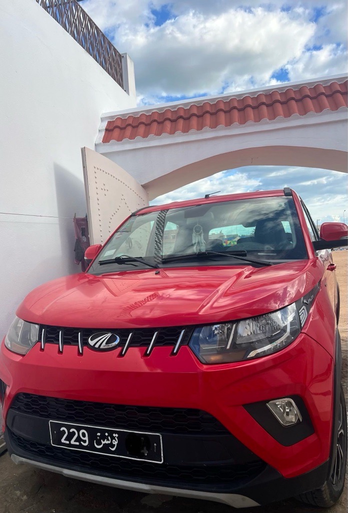 Mahindra kuv 100 k8 