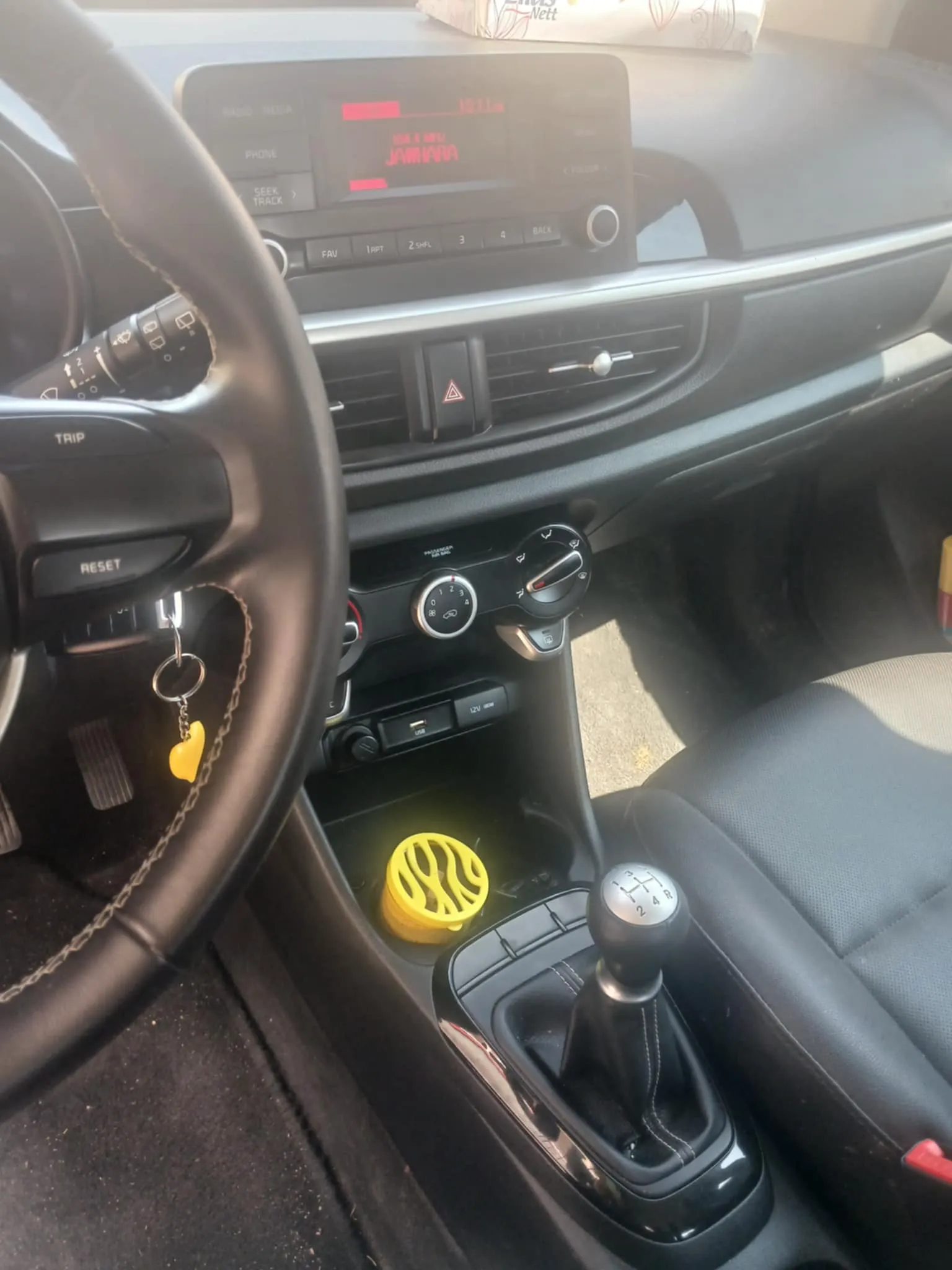 kia picanto modèle 2023 haja ndifa 3la e5er Li y7eb yetwasel m3aya 3la 92059309