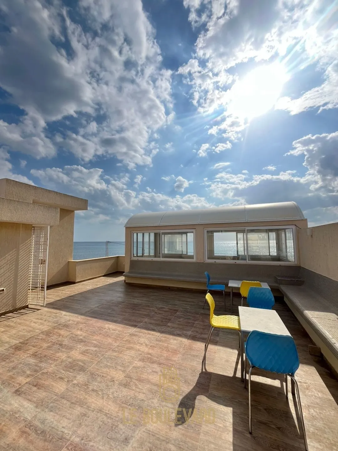 Location Estivale : Villa S+4 Pied Dans L'eau Avec Piscine à Benikhiar, Nabeul 