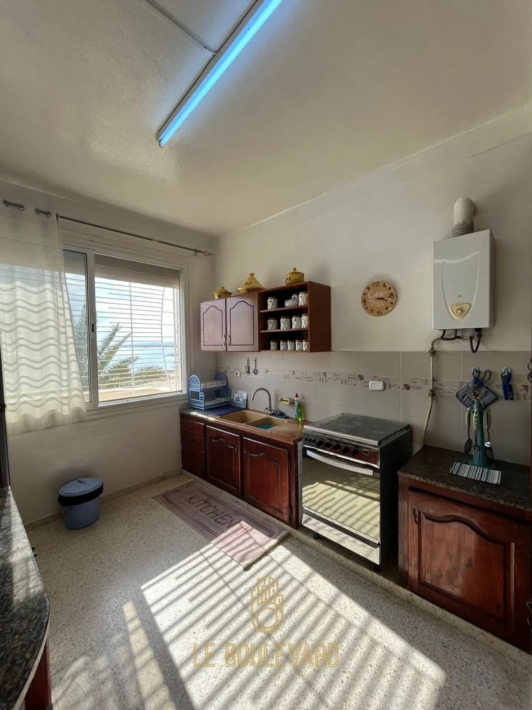 Location Estivale : Villa S+4 Pied Dans L'eau Avec Piscine à Benikhiar, Nabeul 