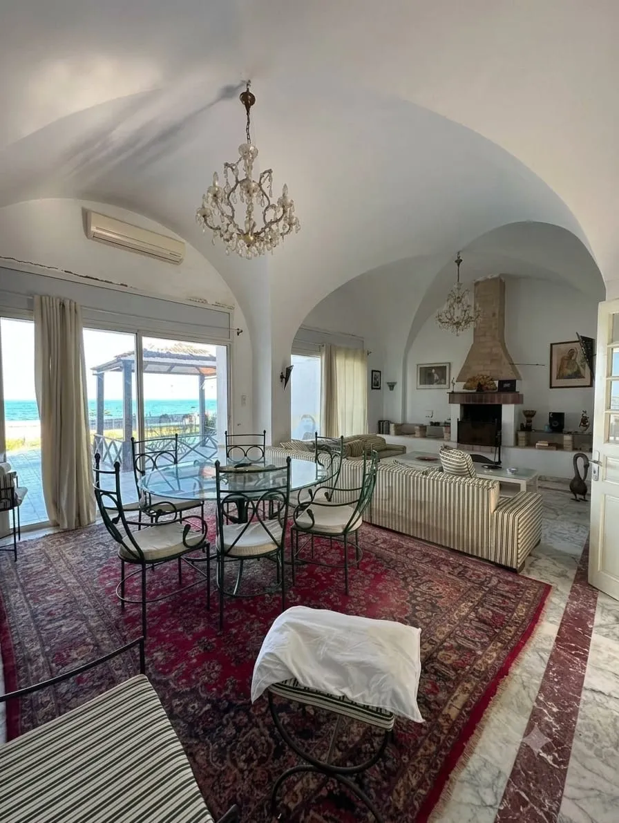 🌊 À VENDRE : VILLA PIEDS DANS L'EAU – CHATT MERIEM 
