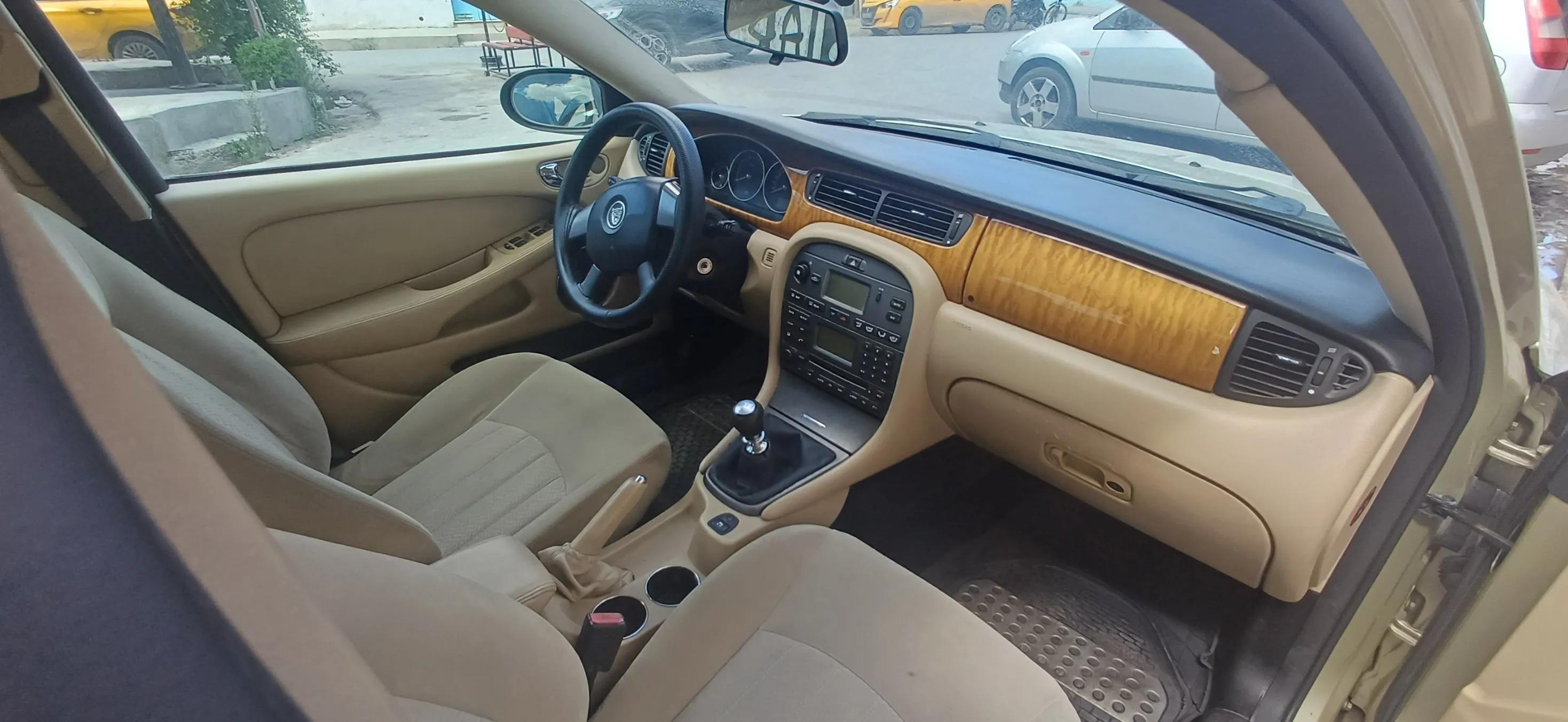 Jaguar X-Type 2.0D – Élégance & fiabilité