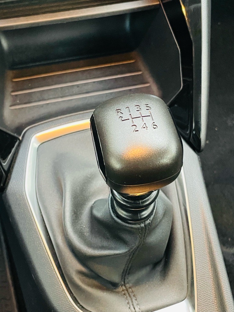 Peugeot 2008 ESSENCE 