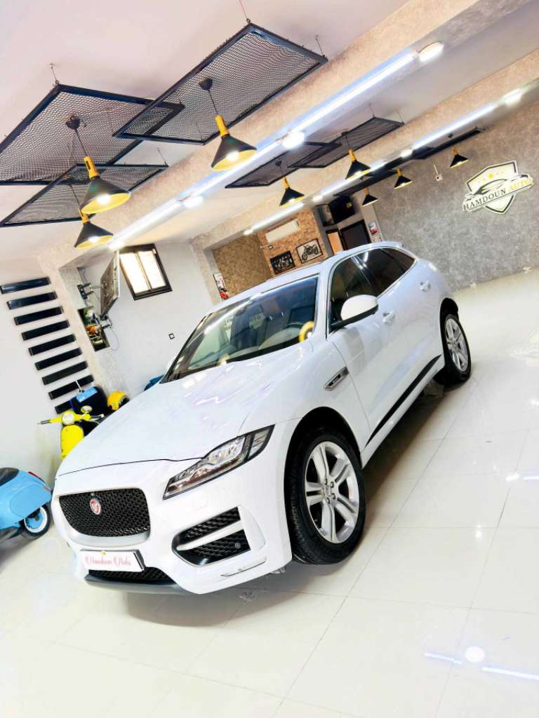 Jaguar F . Pace