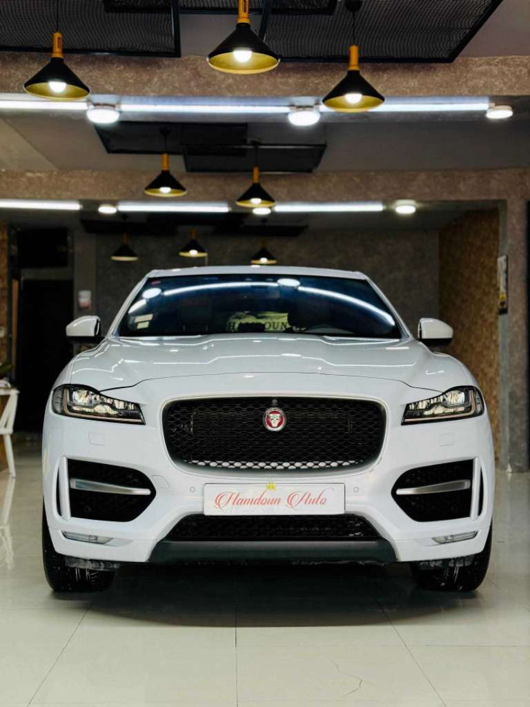 Jaguar F . Pace