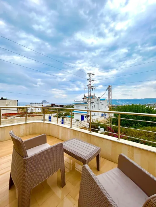 Élégante villa en bord de la mer avec piscine