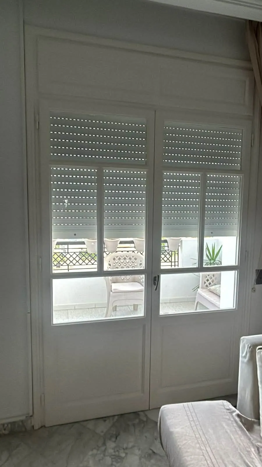 A vendre Cadre Porte fenètre en bois à un prix très intéressent