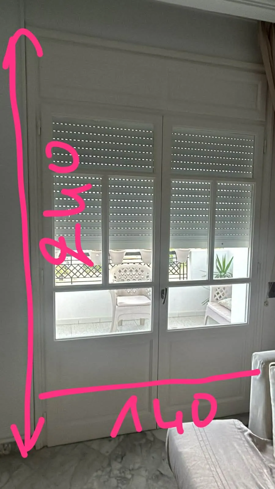 A vendre Cadre Porte fenètre en bois à un prix très intéressent