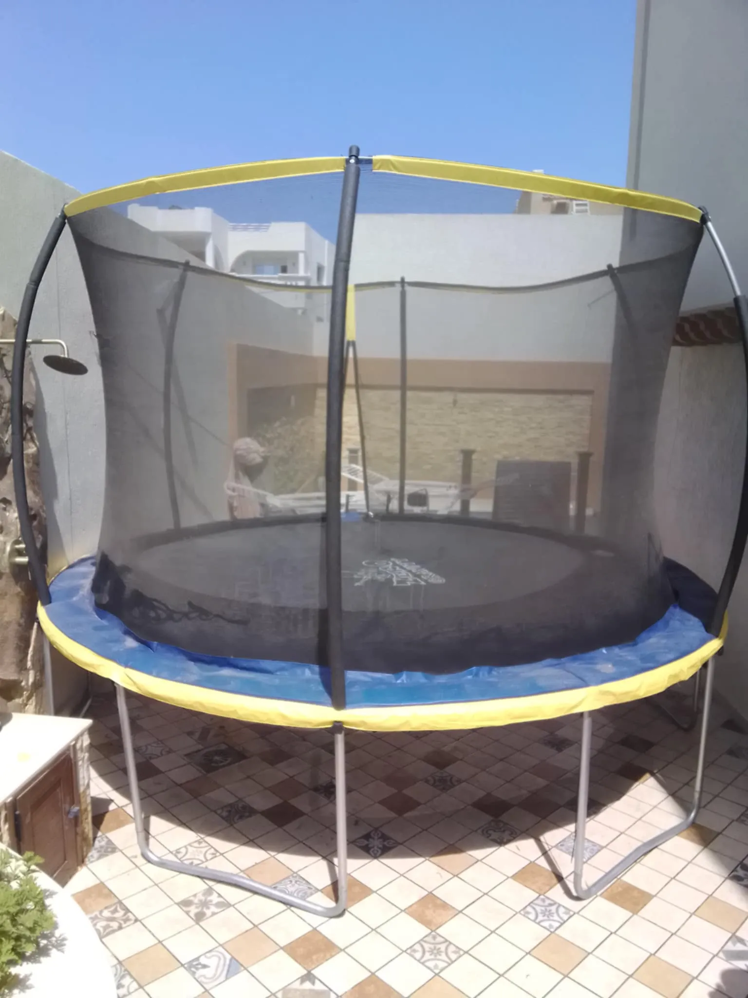trampoline importee DE L ALLEMAGNE PRESQUE NEUF ZERO GRAVITY