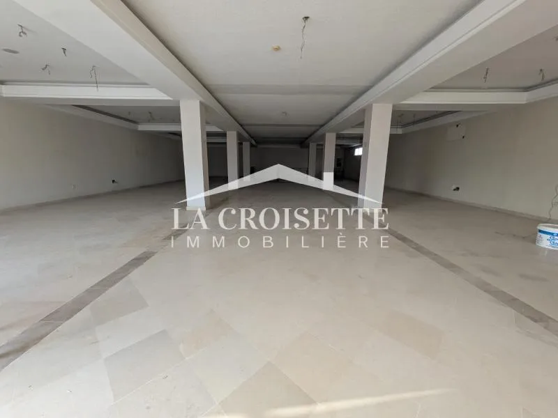 Local commercial sur la route pricipale de La Soukra MCL0506