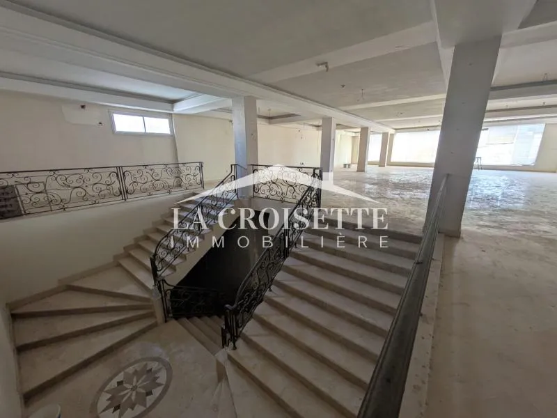 Local commercial sur la route pricipale de La Soukra MCL0506