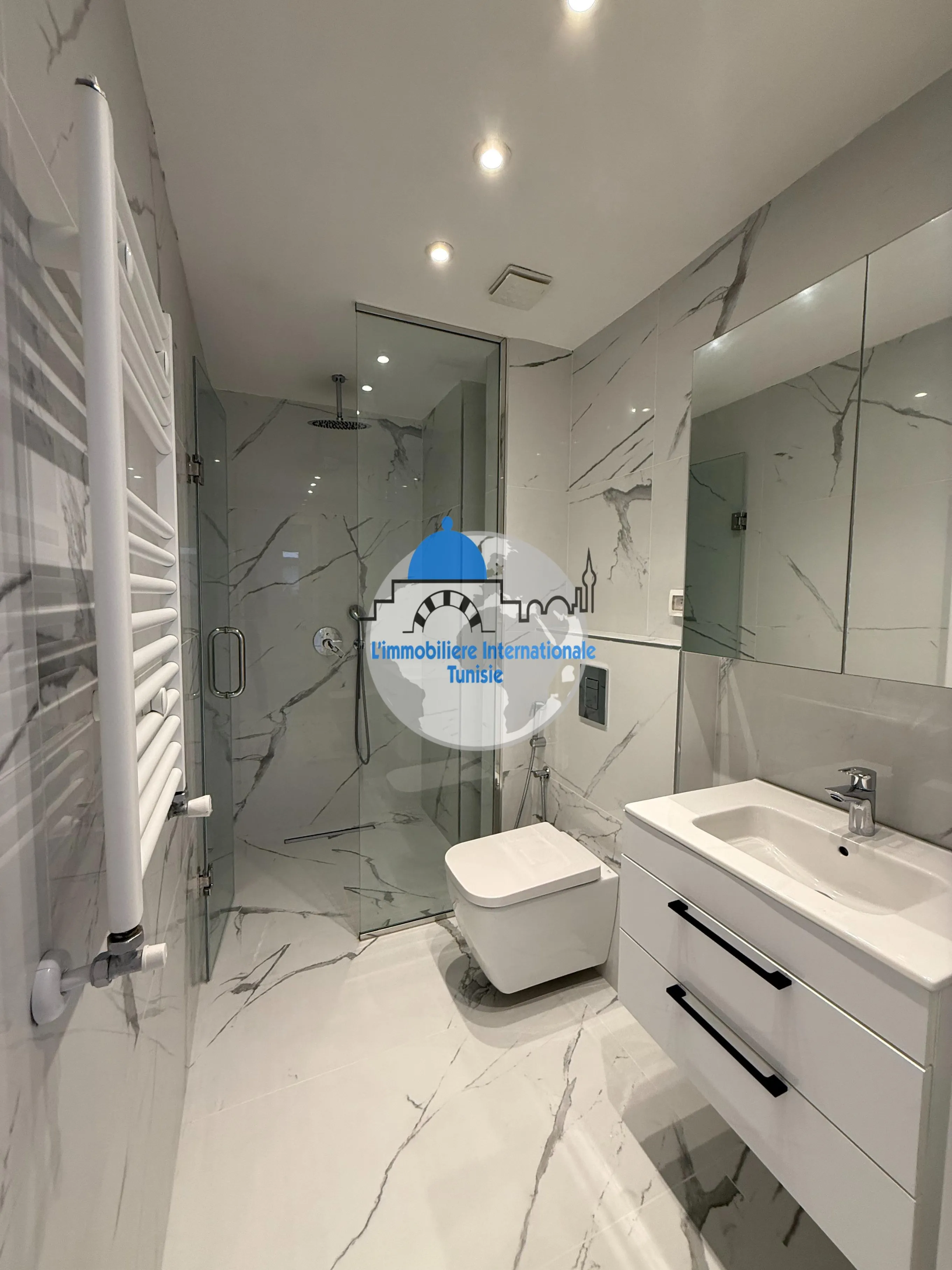  À 𝐕𝐞𝐧𝐝𝐫𝐞 | Appartement S+2 au RDC – Haut Standing   𝗧𝗮𝗻𝘁𝗮𝗻𝗮 – 𝗖𝗵𝗮𝘁𝘁 𝗠𝗮𝗿𝗶𝗮𝗺