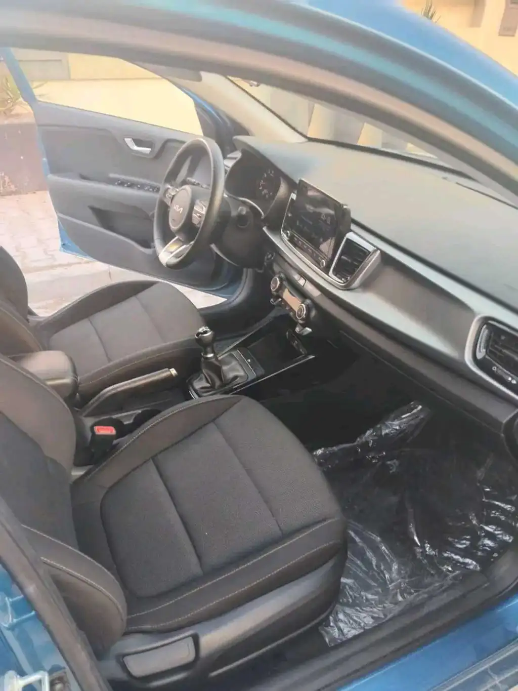 KIA RIO PRESTIGE PREMIÈRE MAIN TRÈS PROPRE 