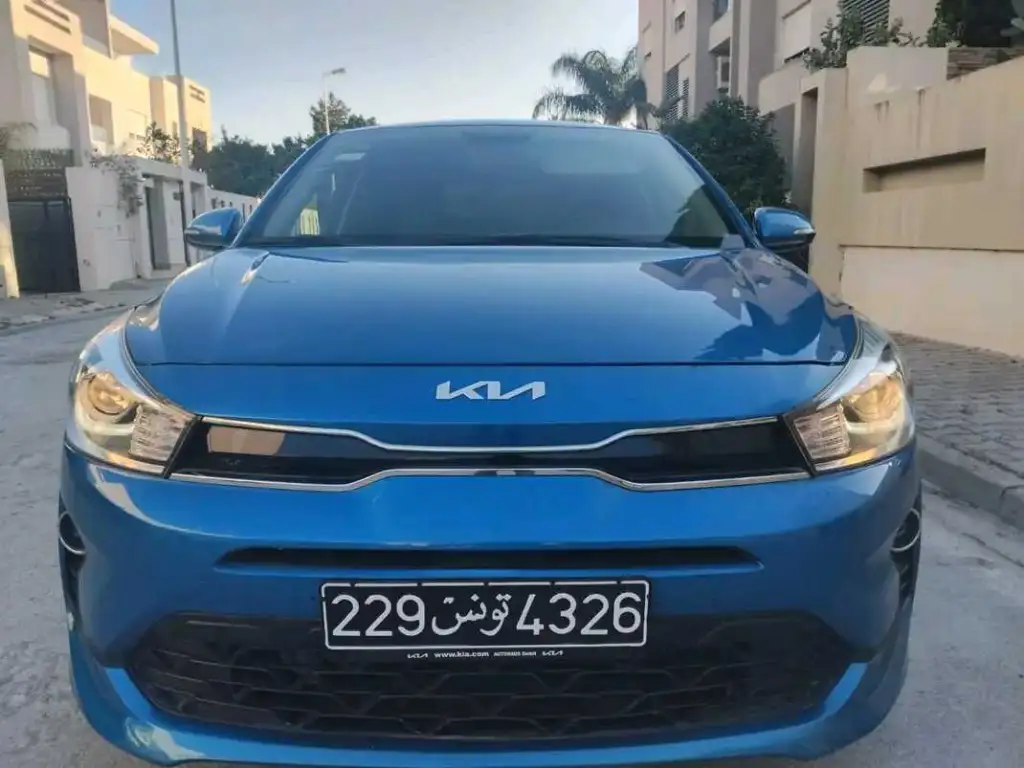 KIA RIO PRESTIGE PREMIÈRE MAIN TRÈS PROPRE 