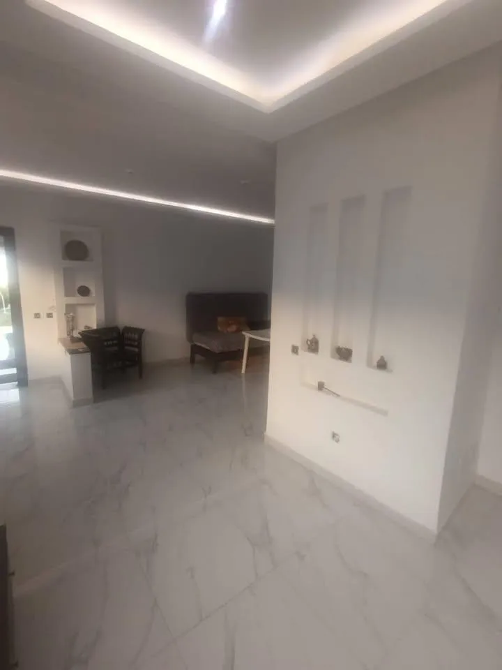 joli étage de villa semi meublé