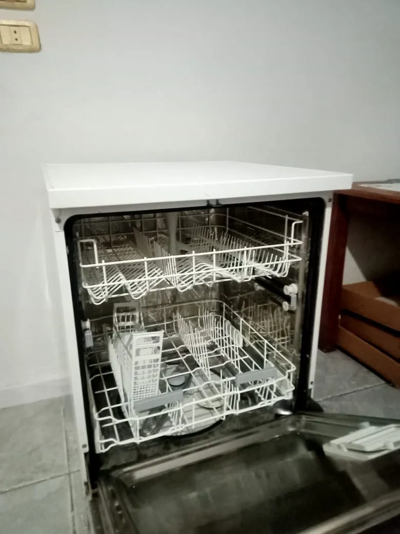 Machine à vaisselle ممكن التوصيل 