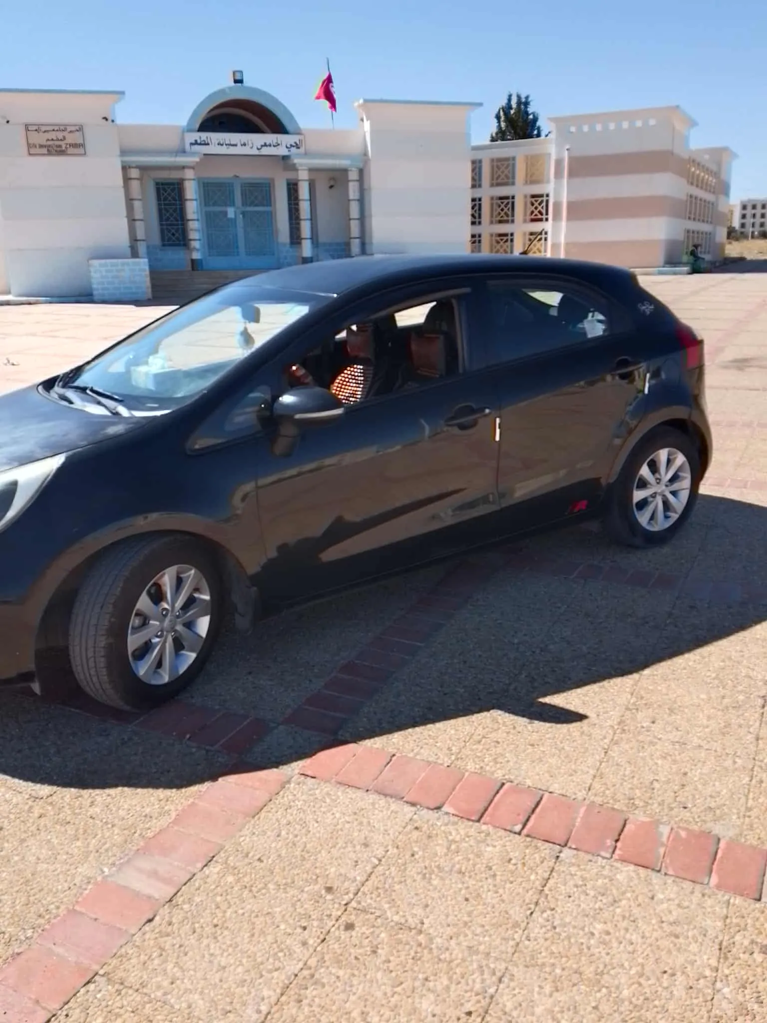 KIA RIO TOUTE OPTION disponible à Siliana  contacter directement : 98553120