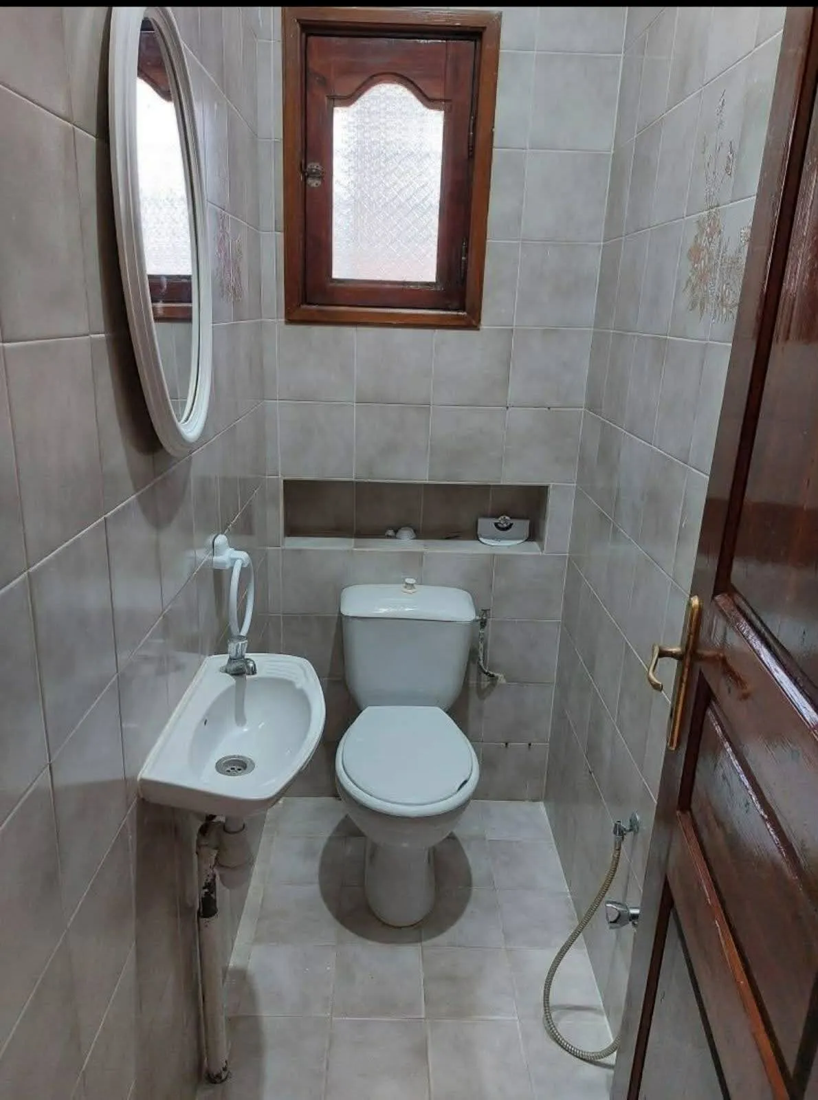 un spacieux rdc d'une villa s+3 a louer situé a Cité Ghazela