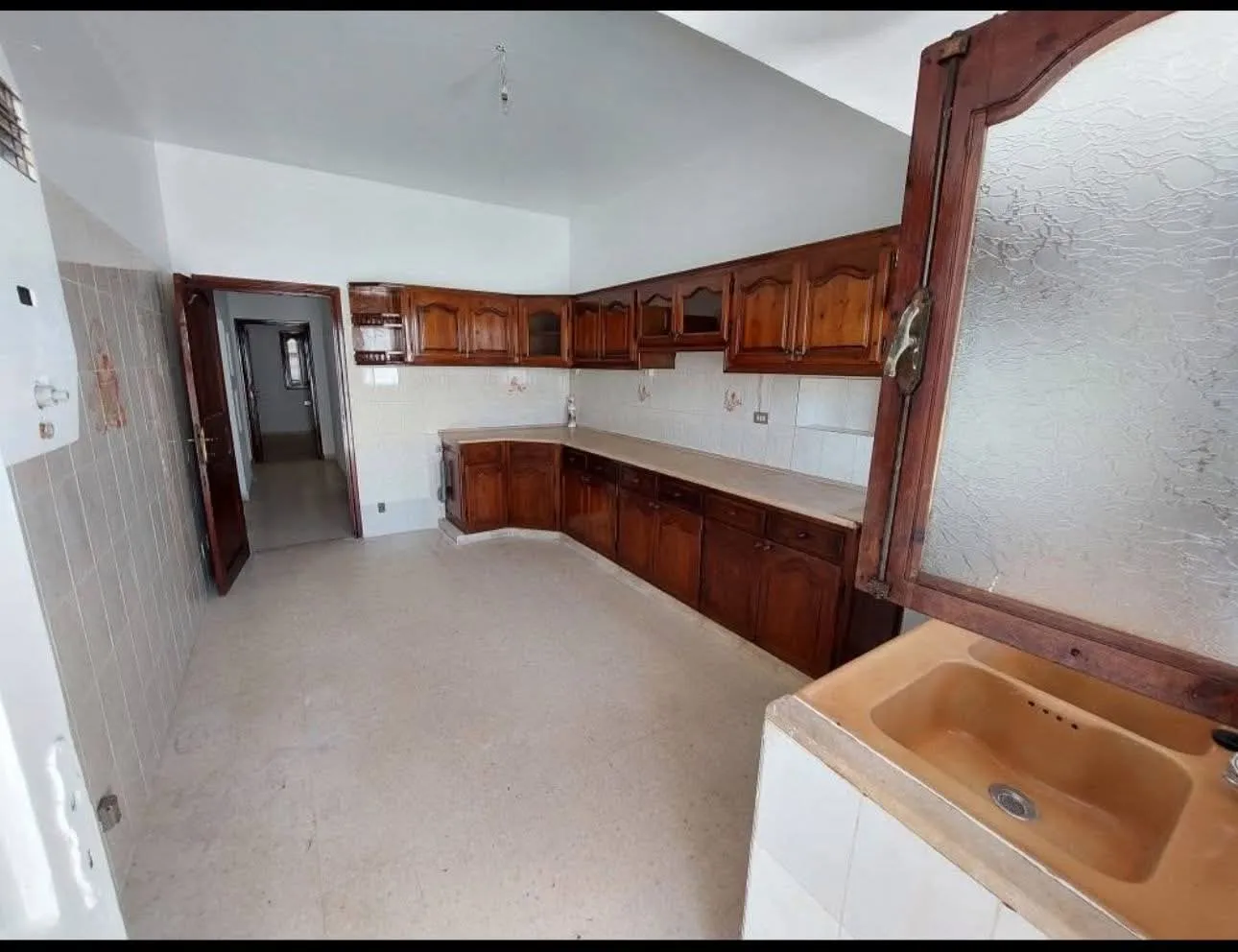 un spacieux rdc d'une villa s+3 a louer situé a Cité Ghazela